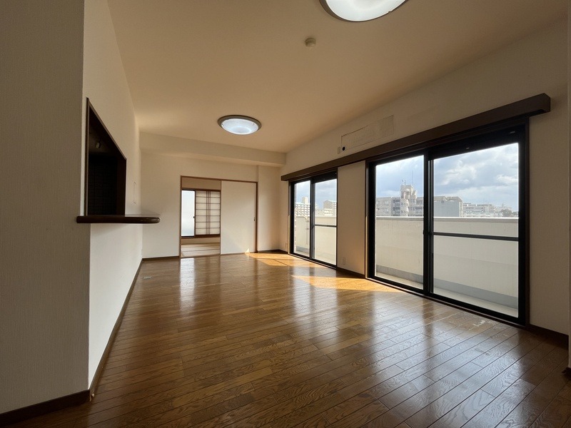 居室・リビング　明るく広々としたリビングです。