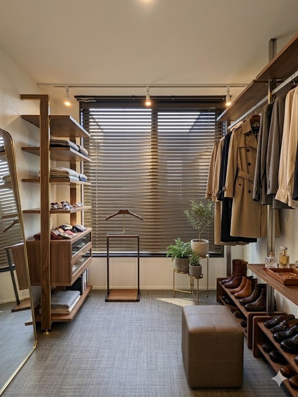 玄関　玄関横スペースは収納として利用も可能。※家具はバーチャルです