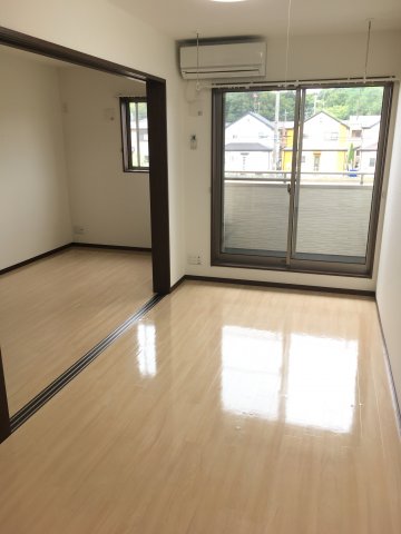 居室・リビング　コンパクトで使いやすい洋室です