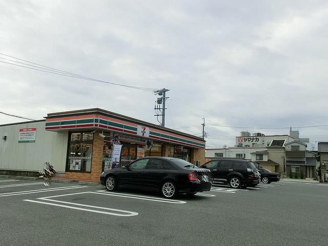 コンビニ　セブンイレブン（コンビニ）まで130m