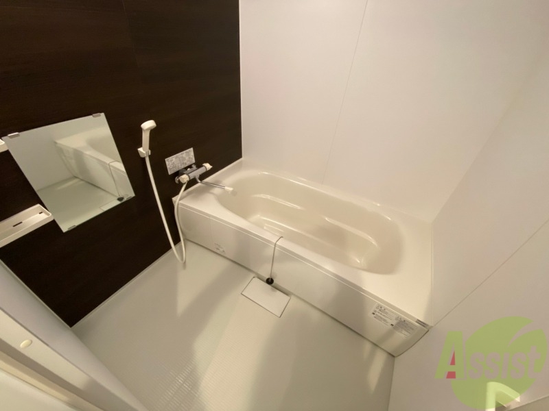 バス・シャワールーム　お風呂になります。一日の疲れを癒してくださいね。