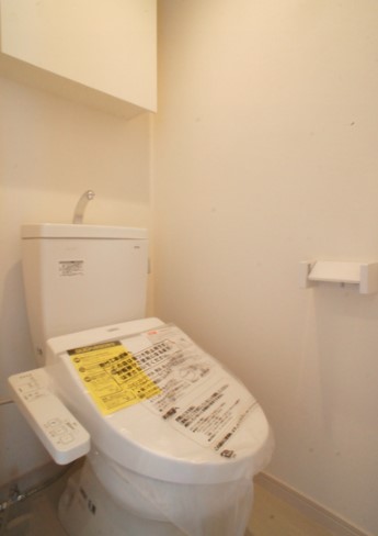 トイレ　別部屋参考写真となります