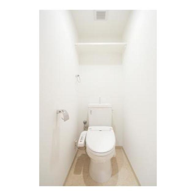 トイレ　※写真は同タイプ住戸です。