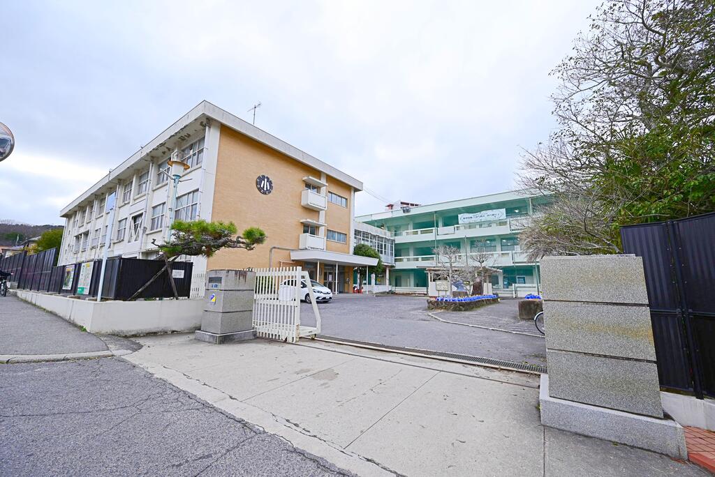 小学校　熊野町立熊野第三小学校（小学校）まで1203m