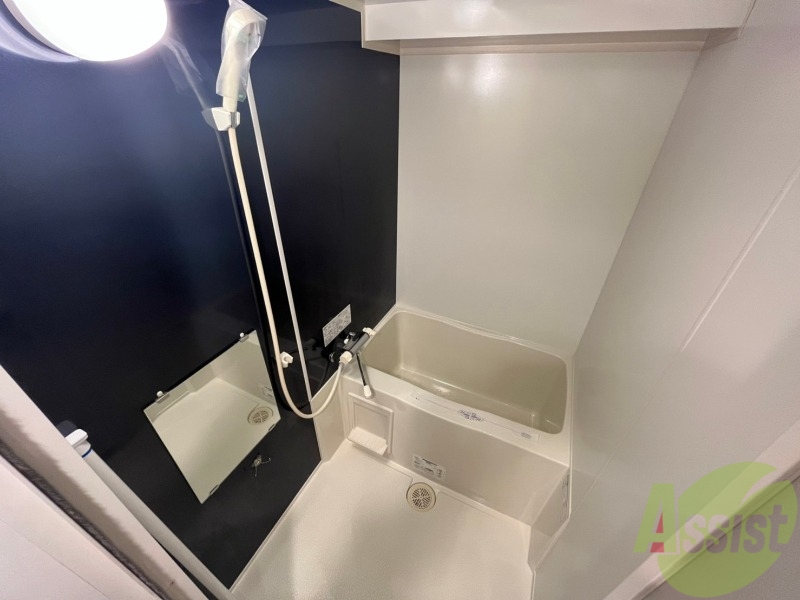 バス・シャワールーム　お風呂になります。一日の疲れを癒してくださいね。