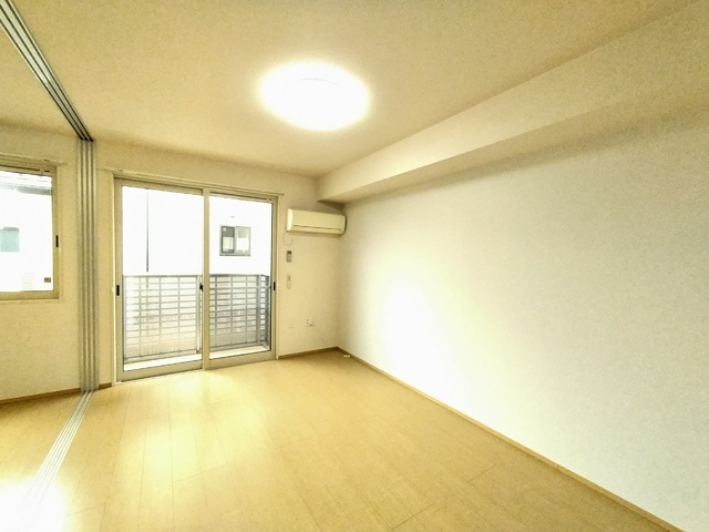 居室・リビング　南向きのＬＤＫ１０．５帖※同タイプ参考写真