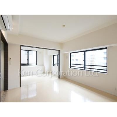 居室・リビング　同タイプ8階のお部屋を撮影。仕様が異なることがあります。