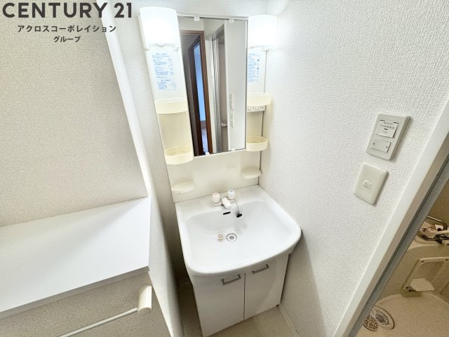 トイレ　温水洗浄便座付きのトイレです♪
