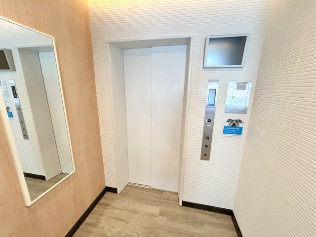 その他共有部分　エレベーターがあると重たい荷物も簡単に部屋まで運べますよ