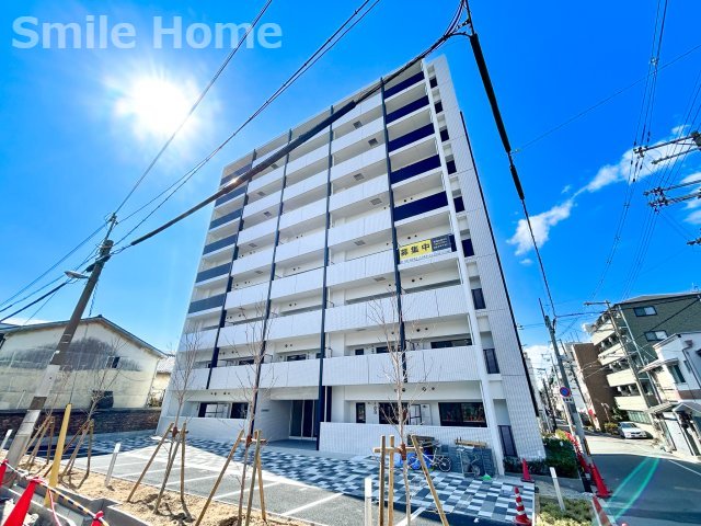 建物外観　オートロック・宅配BOX・エレベーター付きマンションです