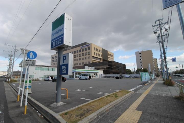 コンビニ　ファミリーマート（コンビニ）まで953m