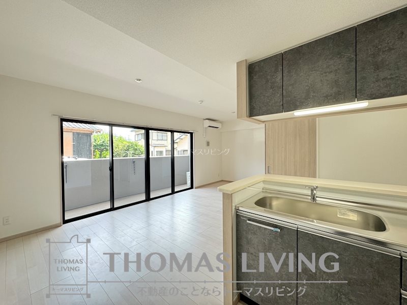 居室・リビング　※別号室の写真です。