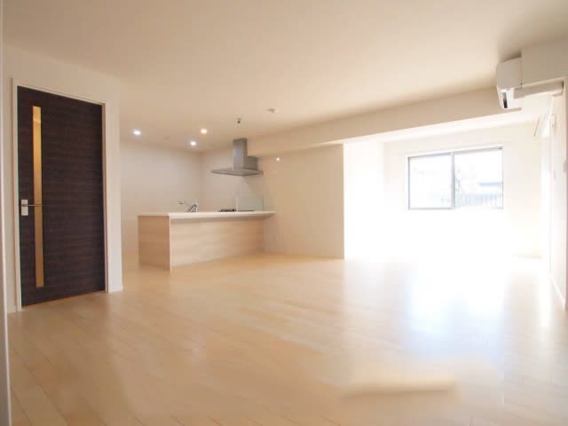 居室・リビング　別号室写真のため現況