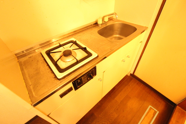 キッチン　別室参考画像。反転あり。