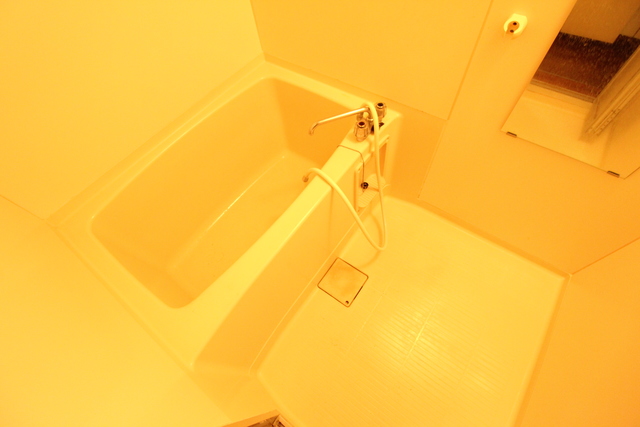 バス・シャワールーム　別室参考画像。反転あり。