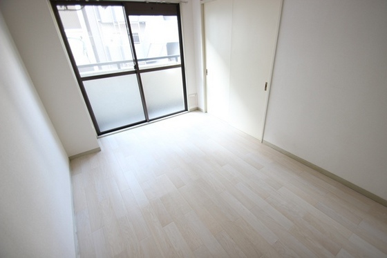 居室・リビング　※別室の写真です