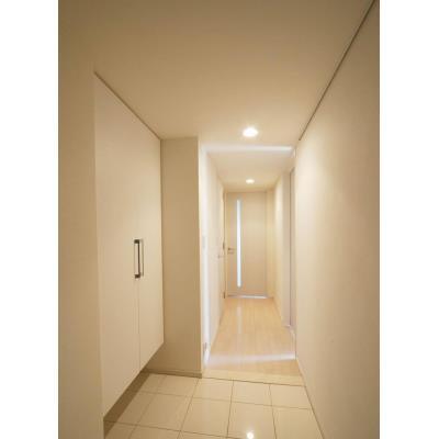 玄関　※別部屋の参考写真です。