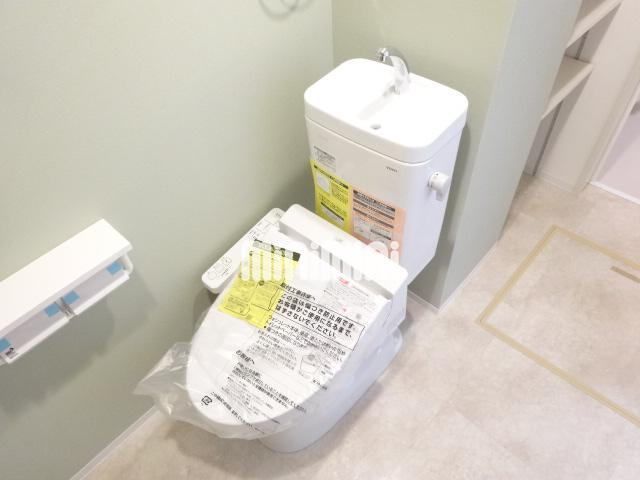 トイレ　温水洗浄便座