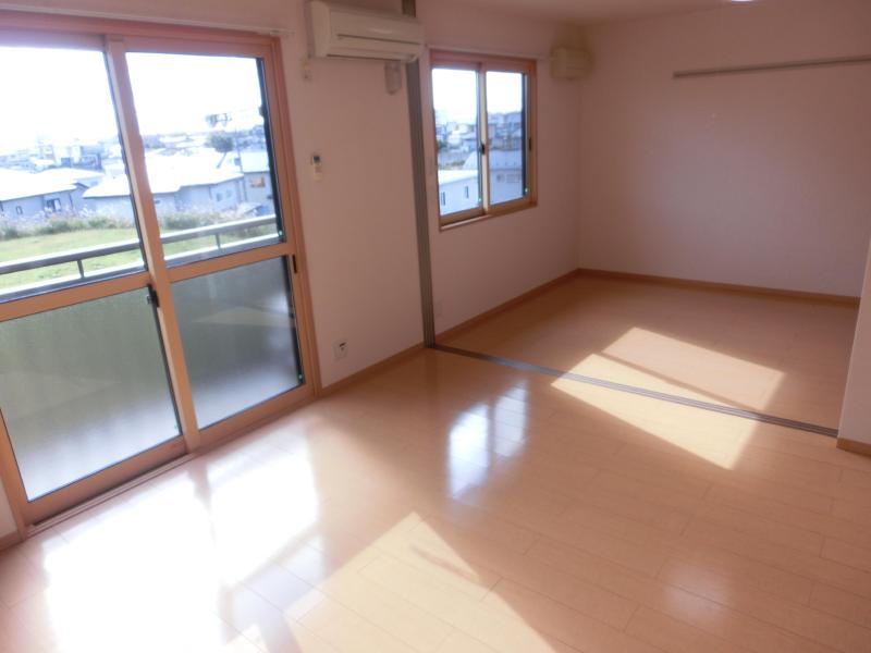 居室・リビング　同タイプの写真です。