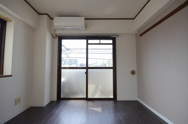 居室・リビング　別号室の写真です