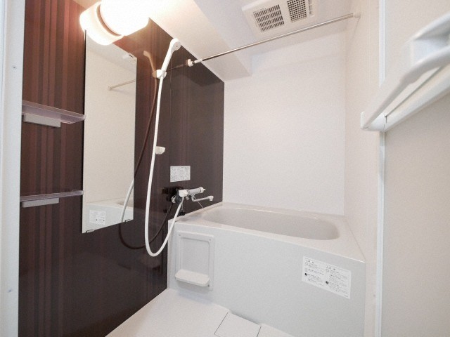 バス・シャワールーム　広々快適なバスルームです♪