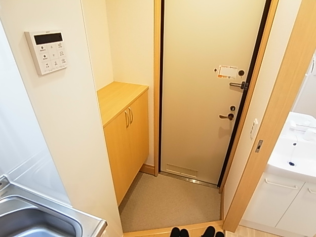 玄関　同仕様別部屋