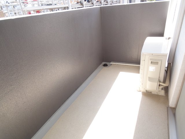 バルコニー　同物件別号室の写真です。