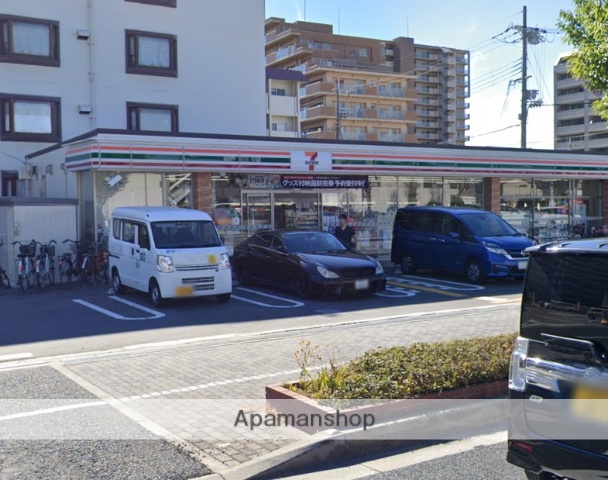 コンビニ　セブンイレブン（コンビニ）まで523m