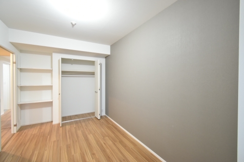 玄関　※反転タイプのお部屋の写真です。