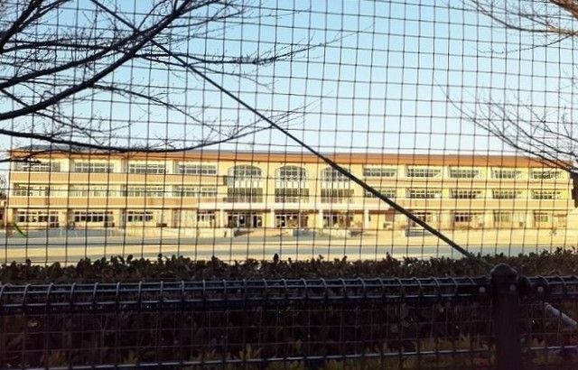 小学校　東松山市立高坂小学校（小学校）まで310m