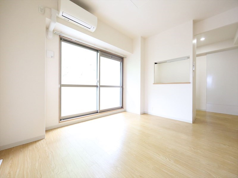 居室・リビング　ＬＤＫ11.7帖　カウンターキッチン　南面バルコニー