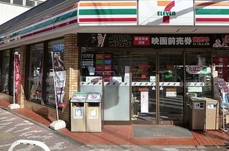 コンビニ　セブンイレブン（コンビニ）まで210m