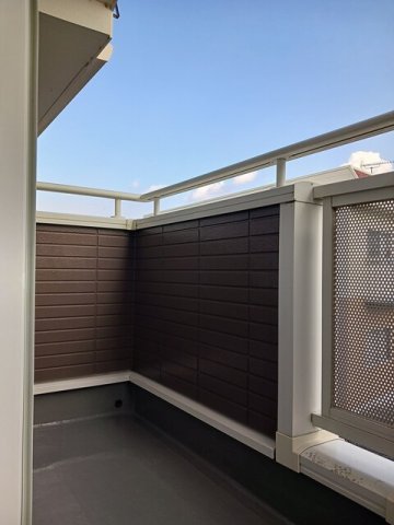 バルコニー　開放的で明るい空間を演出してくれるバルコニーです