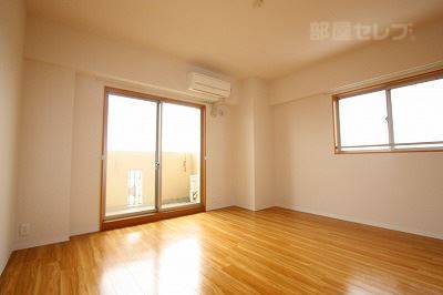 居室・リビング　２面採光の明るいお部屋です