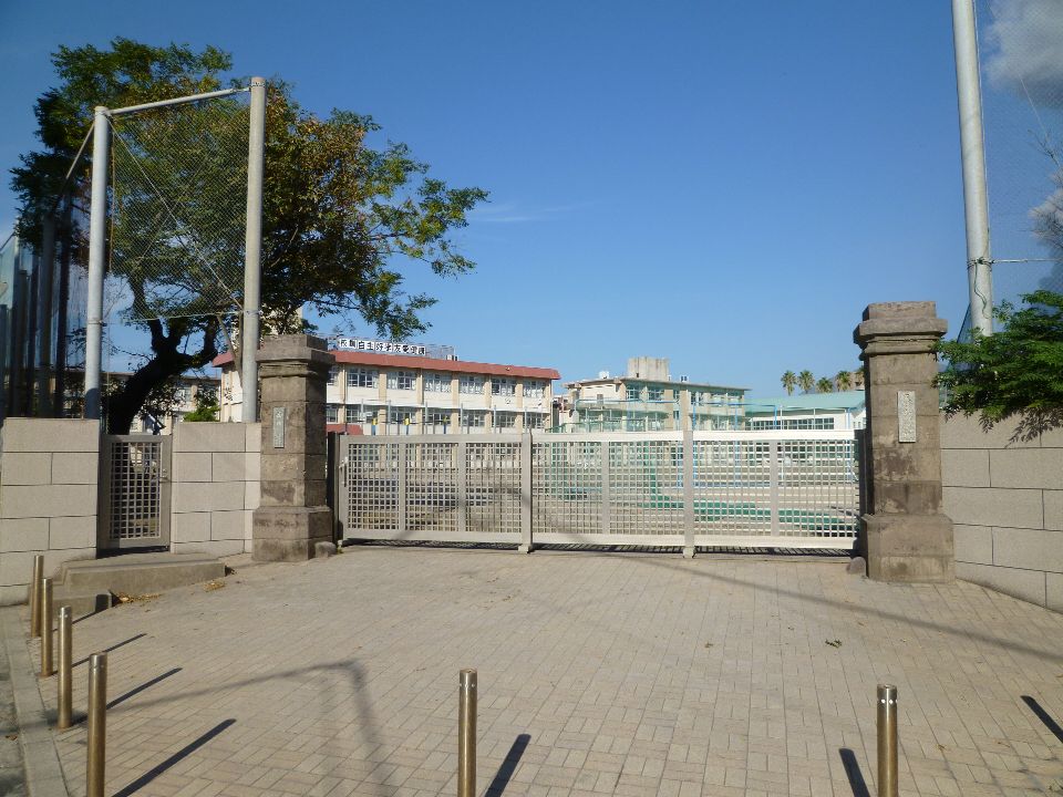 中学校　天保山中学校（中学校）まで242m
