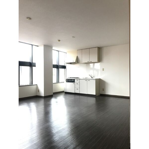 居室・リビング　エアコン付きで快適に過ごせます♪15帖の広いLDK♪