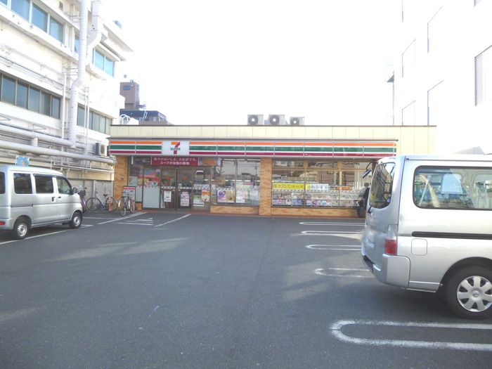コンビニ　セブンイレブン　板橋小豆沢1丁目店（コンビニ）まで294m