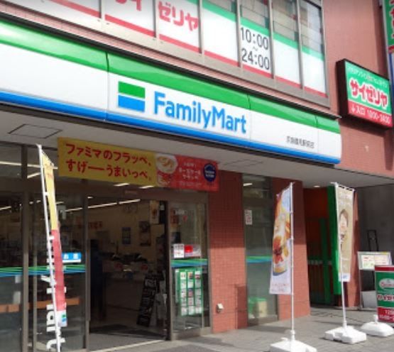 コンビニ　ファミリーマート京急鶴見駅前店（コンビニ）まで140m