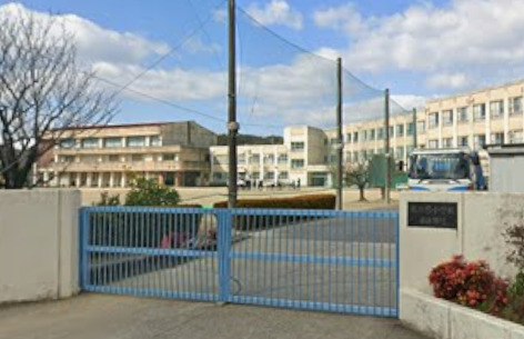 小学校　名古屋市立牧の原小学校（小学校）まで527m