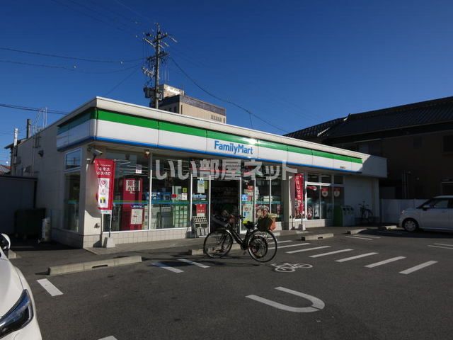 コンビニ　ファミリーマート 西尾緑町店（コンビニ）まで518m