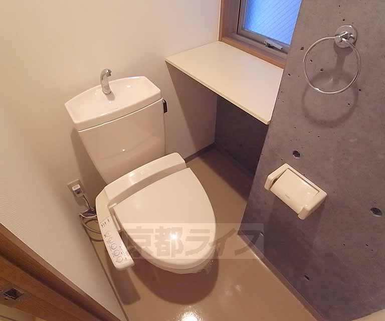 トイレ　ウォシュレット付いてます