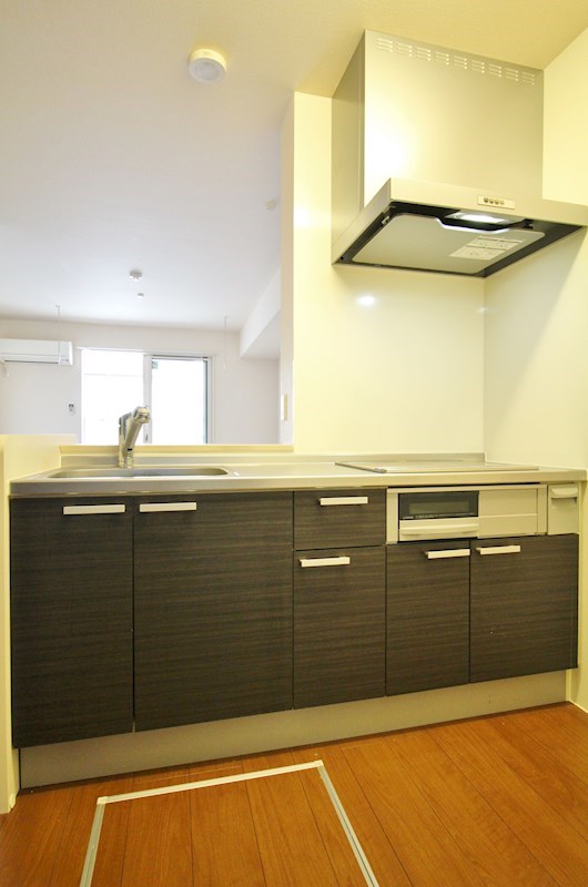 キッチン　ＩＨ３口