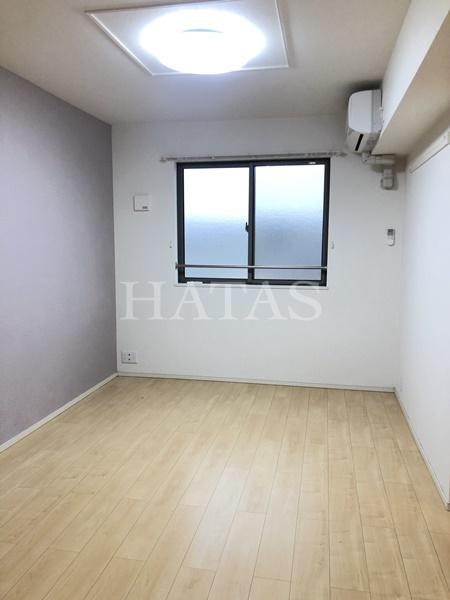 居室・リビング　同物件別部屋です。