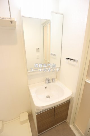 洗面設備　清潔感ある独立洗面台で毎日気持ちよく♪