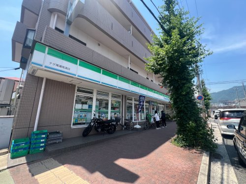 コンビニ　ファミリーマート ナダ萬灘南通店（コンビニ）まで180m