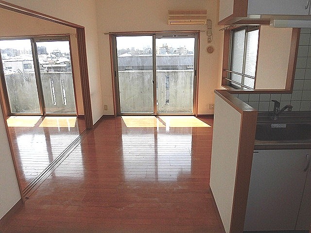 居室・リビング　１１帖のＬＤＫです♪