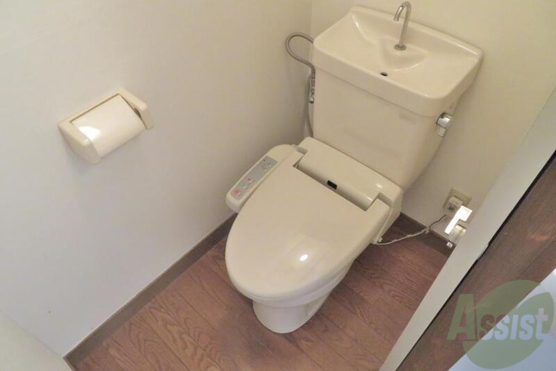 トイレ　バス・トイレ別、温水洗浄便座付で快適＆清潔。