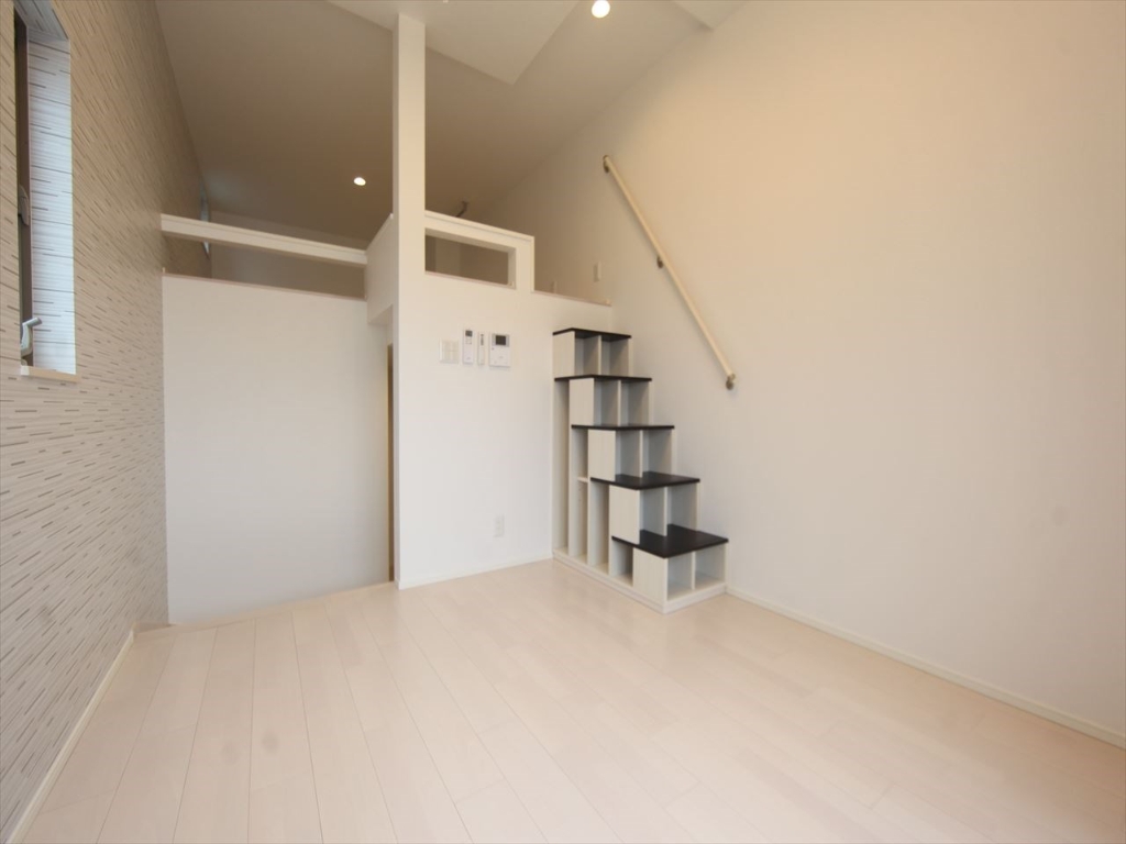 居室・リビング　洋室6帖　上段ロフト5.7帖（収納にも使えます）同型写真