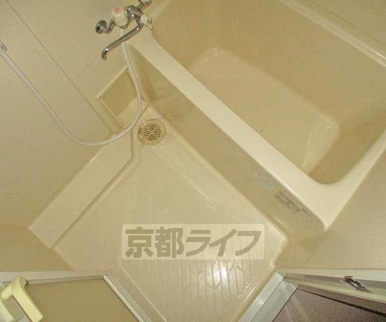 バス・シャワールーム　ＩＨコンロ付きのキッチンです。