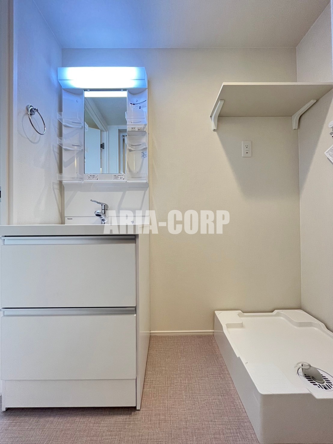 洗面設備　ゆとりある脱衣所スペース！シャワードレッサー独立洗面台です！